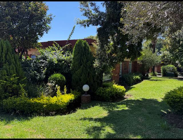 5 BEDROOM HOUSE FOR SALE IN CONSTANTIA PARK